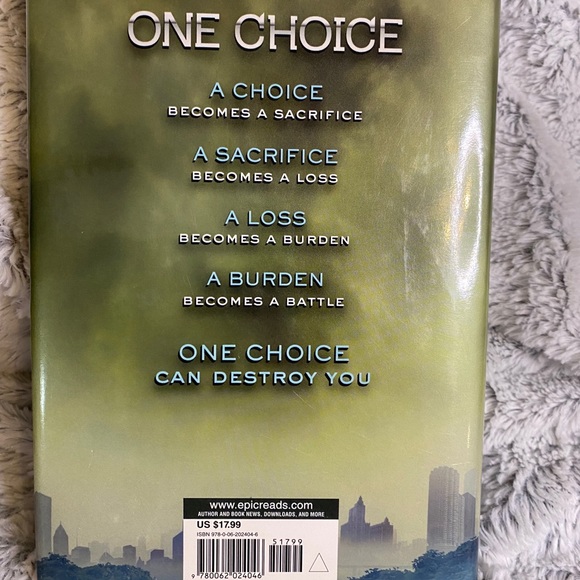 Insurgent by Veronica Roth - Picture 4 of 4